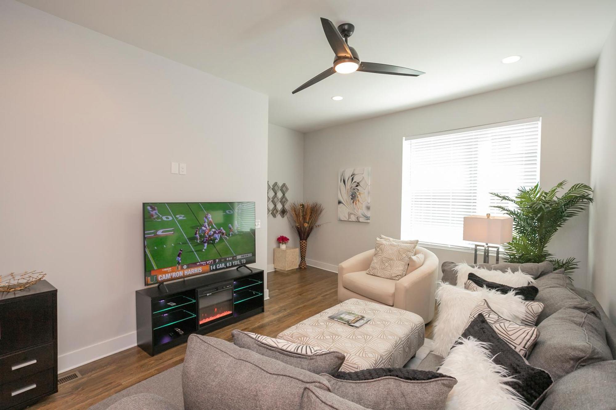 Luxury Townhome Skyline Views Mins To Dt Nashville Zewnętrze zdjęcie